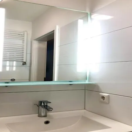 Lovely Apartment In Duesseldorf With Balcony شقة