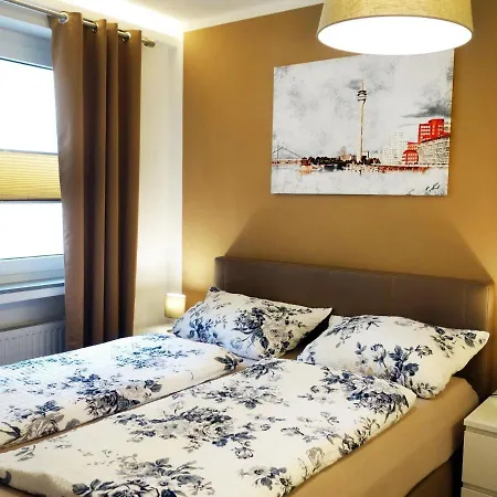 Lovely Apartment In Duesseldorf With Balcony شقة *